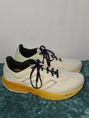 New Balance 860 Men's Running Shoes Size 10.5 EE